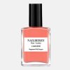 Transparente Nagellack Flasche von der Marke Nailberry, mit schwarzer Kappe. Der Nagellack ist in Pink und durch die Flasche sichtbar.