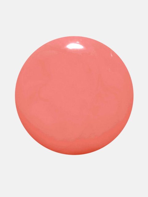 Nagellack Tropfen in Rot-Pink von oben, aus der Nähe fotografiert.