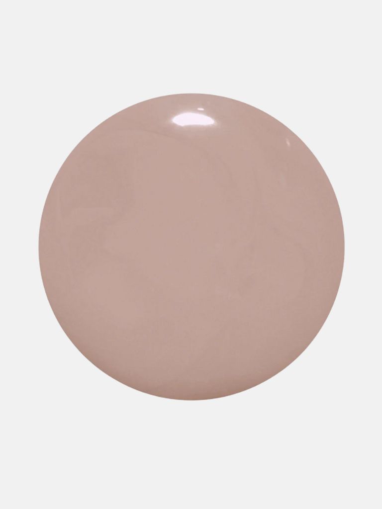 Nagellack Tropfen in Beige von nahem fotografiert