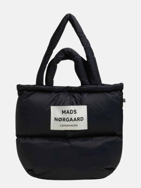 Schwarze Kissen Tasche Pillow bag von Mads Norgaard bei Little Copenhagen