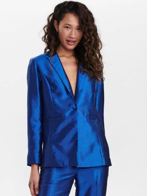 Blaue glänzige Anzug Blazer von Nümph bei Little Copenhagen
