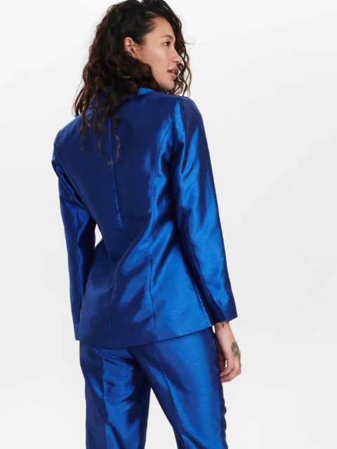 Blaue glänzige Anzug Blazer von Nümph bei Little Copenhagen