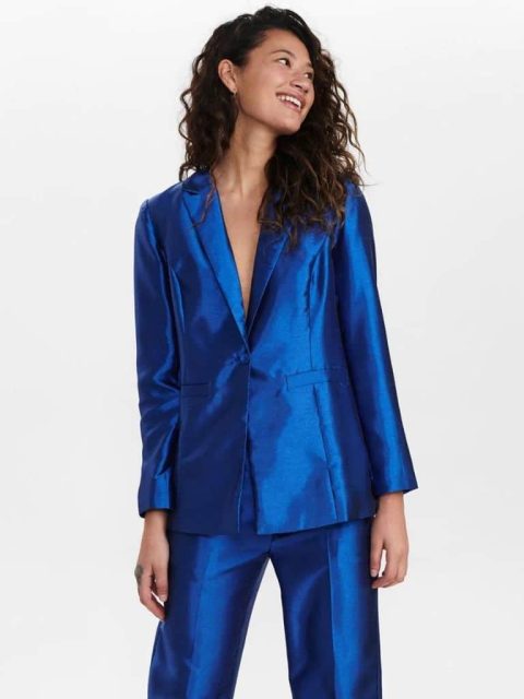 Blaue glänzige Anzug Blazer von Nümph bei Little Copenhagen