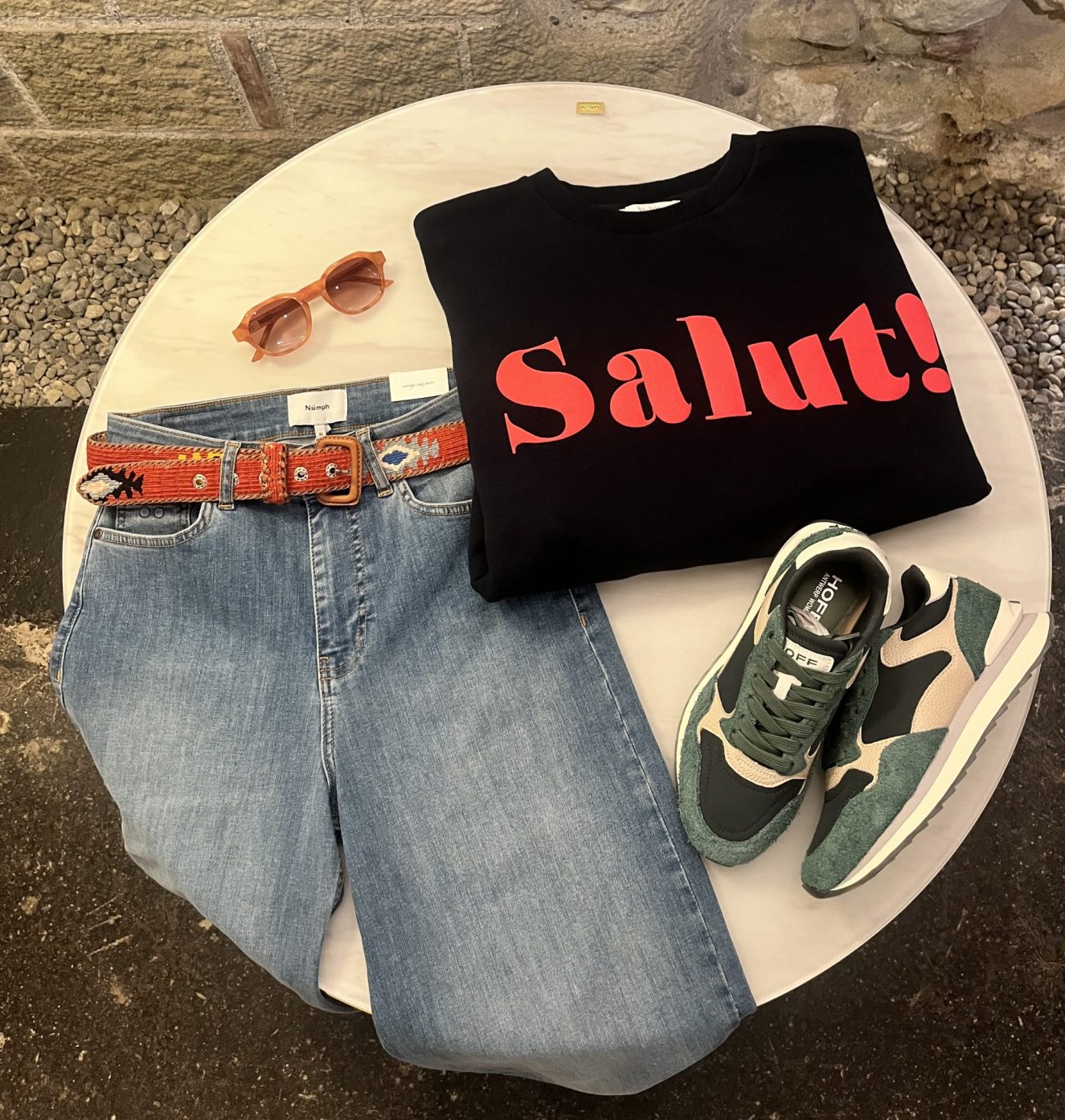 Jeans & Sneakers