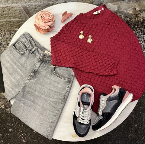 Rose-toned details