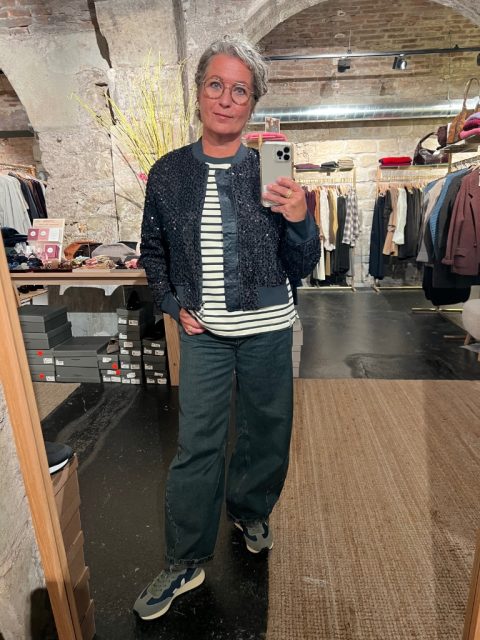 Everyday look with a touch of glitter