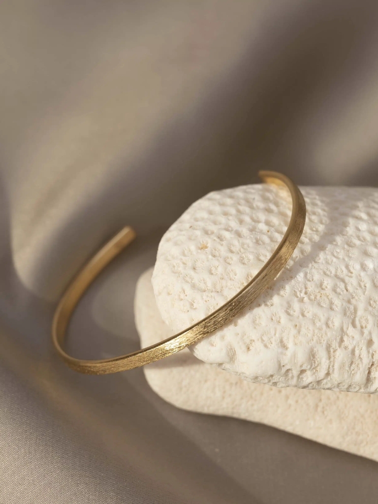 Armband - Matte Slim Bangle With Texture (Signature Collection)