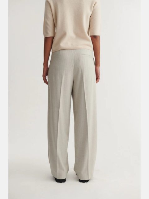 Alternative view of Hose - Marjo, Chincilla