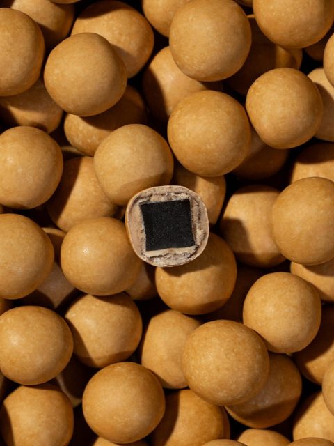 Alternative view of Lakritze - Small, Crispy Caramel