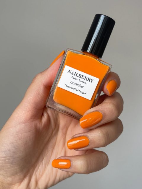 Alternative view of Nagellack - Spontaneous