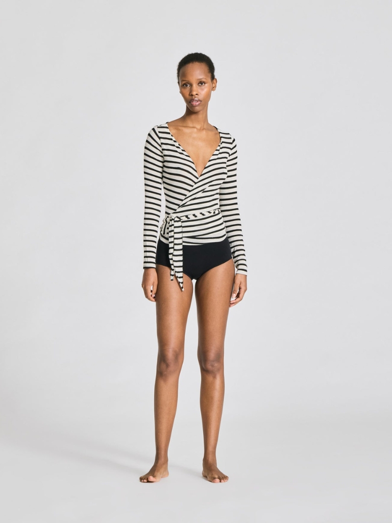 Top - Anne Striped Wrap LS, Ecru/Black Sailor Stripe – Bild 4