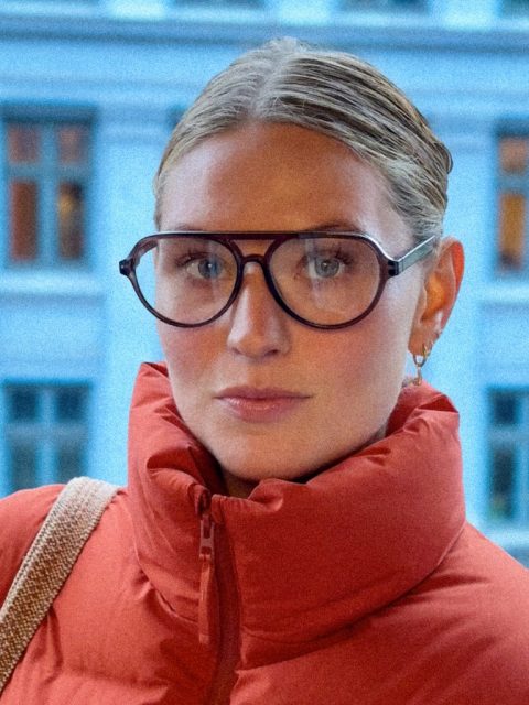 Alternative view of Brille - Reading Avi, Coffee