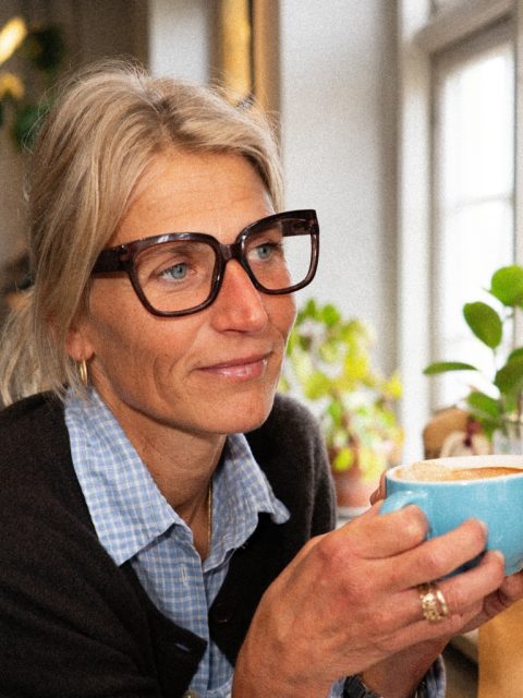 Alternative view of Brille - Reading Mood, Coffee