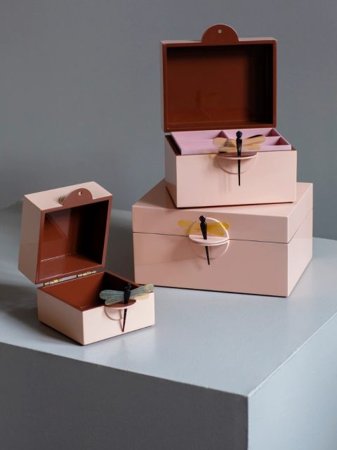 Alternative view of Box - Lack B, Sorbet